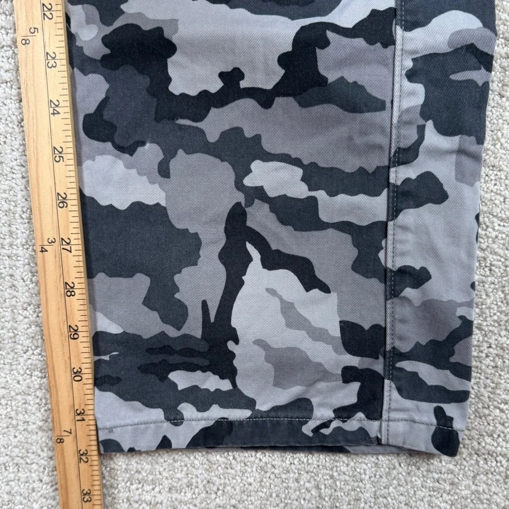Levi's Mens 34x34 (Actual 34x32) Gray Camouflage Straight Leg Cargo Pants